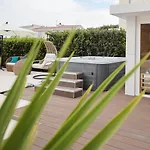 Pino With Pool, Sauna & Jacuzzi