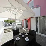 Lägenhet Pino With Pool, Sauna & Jacuzzi Petrcane