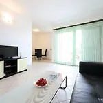 Apartament Pino With Pool, Sauna & Jacuzzi *