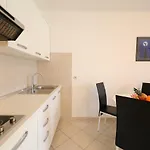 Apartament Pino With Pool, Sauna & Jacuzzi Petrčane