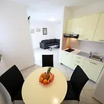 Pino With Pool, Sauna & Jacuzzi Apartament *