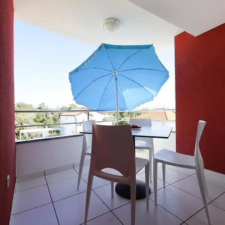 Pino With Pool, Sauna & Jacuzzi *