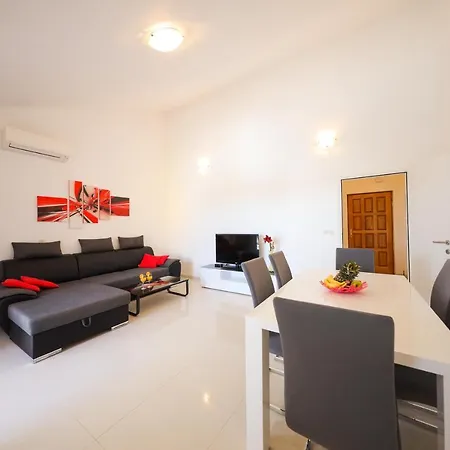 Daire Pino With Pool, Sauna & Jacuzzi