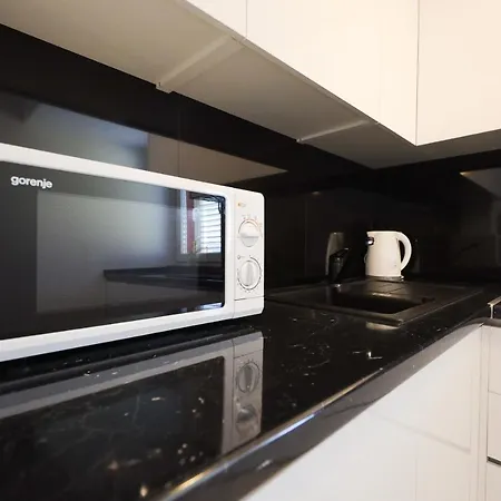 Apartament Pino With Pool, Sauna & Jacuzzi Petrčane