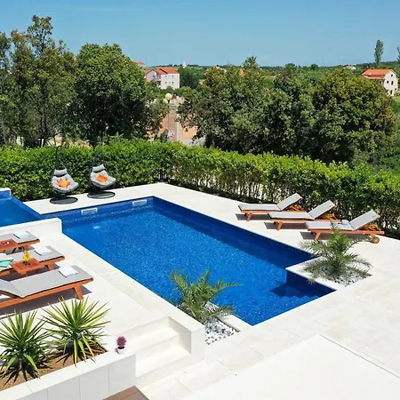 Apartament Pino With Pool, Sauna & Jacuzzi *