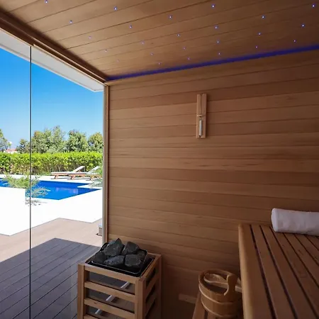 Daire Pino With Pool, Sauna & Jacuzzi Petrčane