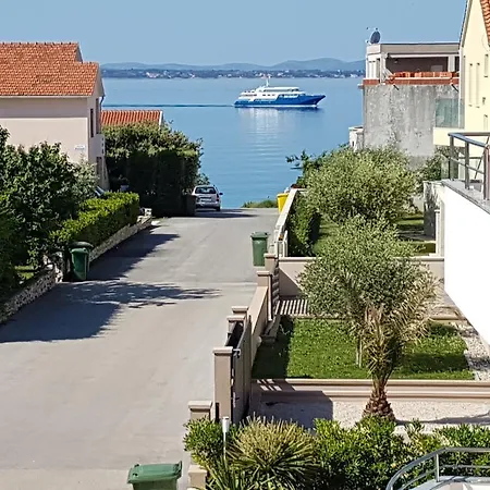 Pino With Pool, Sauna & Jacuzzi * ペトルチャネ