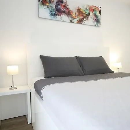 Pino With Pool, Sauna & Jacuzzi Petrčane