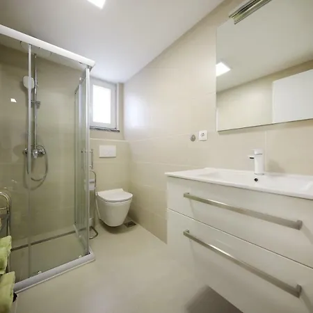 公寓 Pino With Pool, Sauna & Jacuzzi *