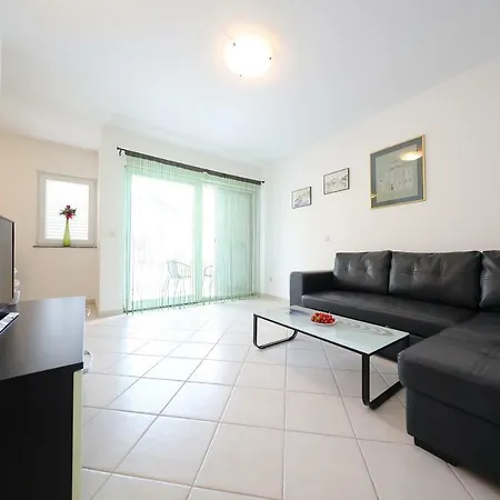 Apartment Villa Pino With Pool, Sauna & Jacuzzi *