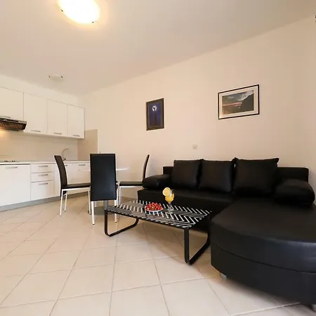 Villa Pino With Pool, Sauna & Jacuzzi *