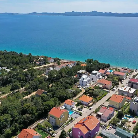 Villa Pino With Pool, Sauna & Jacuzzi Apartment Petrcane