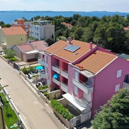 Pino With Pool, Sauna & Jacuzzi *