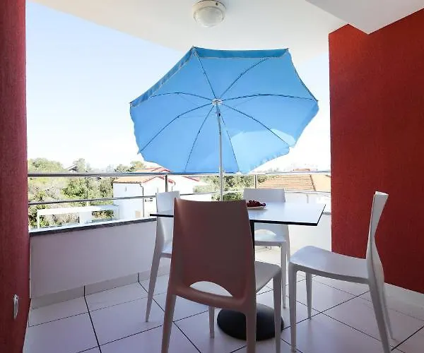 Villa Pino With Pool, Sauna & Jacuzzi *