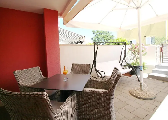 Apartman Villa Pino With Pool, Sauna & Jacuzzi Petrcane