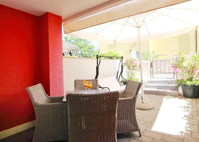 Villa Pino With Pool, Sauna & Jacuzzi