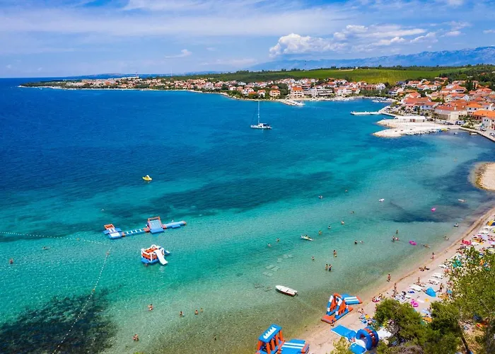 Pino With Pool, Sauna & Jacuzzi * بيتريتْشاني