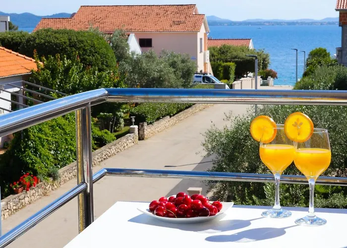 Apartman Villa Pino With Pool, Sauna & Jacuzzi Petrcane