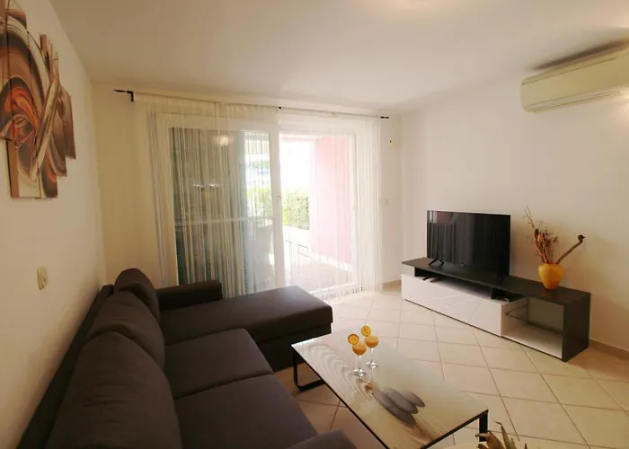 Villa Pino With Pool, Sauna & Jacuzzi Apartman Petrcane