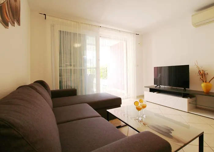 شقة Pino With Pool, Sauna & Jacuzzi