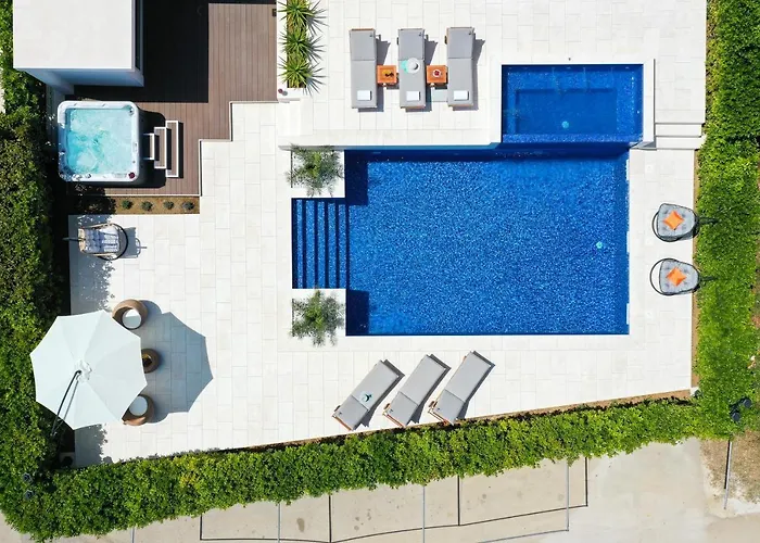 Pino With Pool, Sauna & Jacuzzi 公寓 佩特坎内