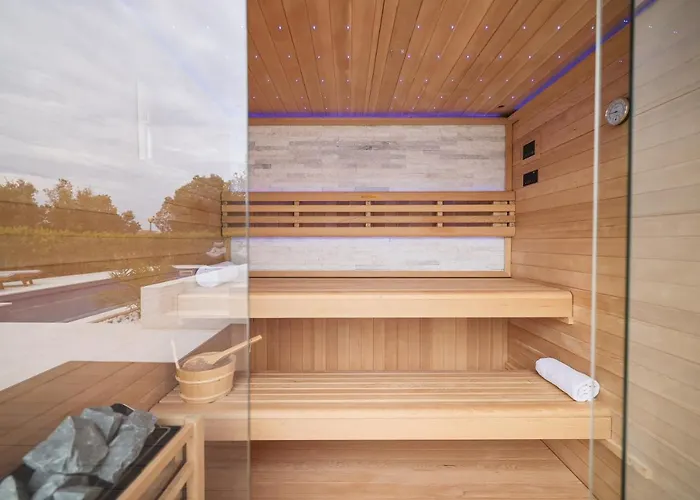 Pino With Pool, Sauna & Jacuzzi *