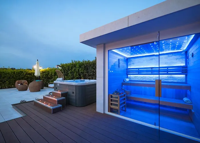 Pino With Pool, Sauna & Jacuzzi *