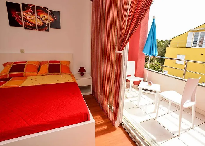 Villa Pino With Pool, Sauna & Jacuzzi