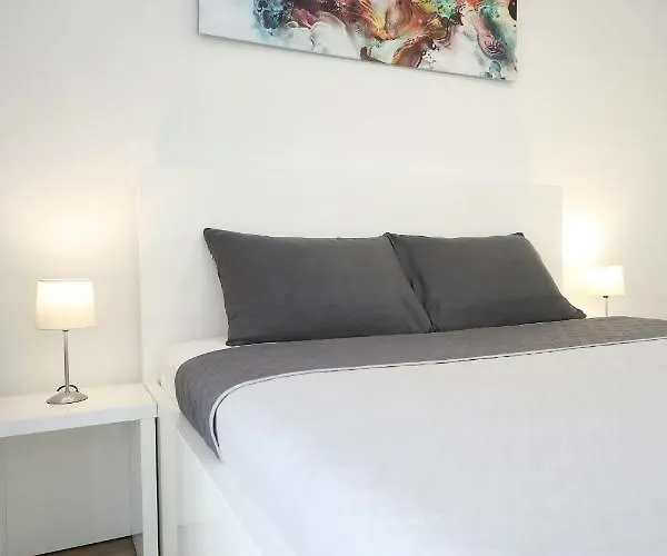 Villa Pino With Pool, Sauna & Jacuzzi Petrcane