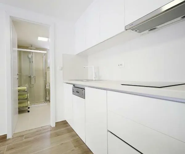 Villa Pino With Pool, Sauna & Jacuzzi Petrcane