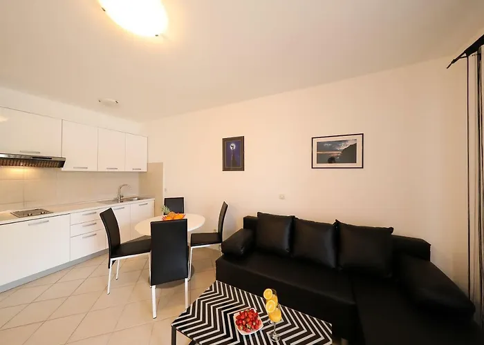 Apartman Pino With Pool, Sauna & Jacuzzi Petrčane