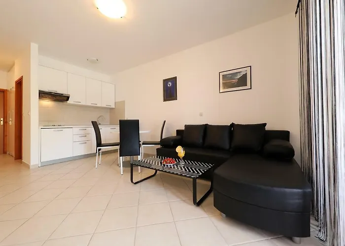 Pino With Pool, Sauna & Jacuzzi *