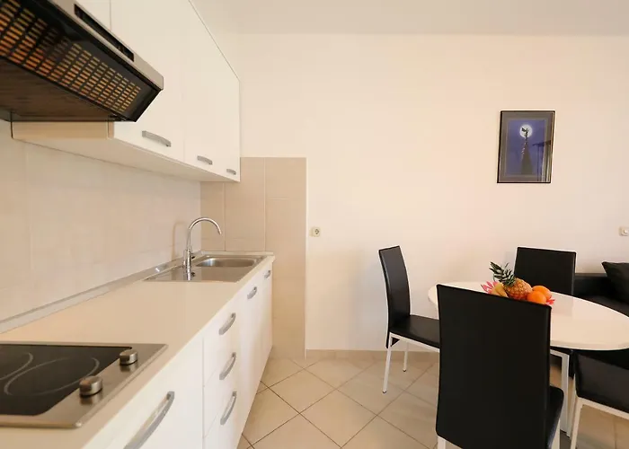 Apartman Villa Pino With Pool, Sauna & Jacuzzi Petrcane