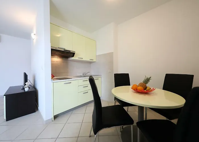 Villa Pino With Pool, Sauna & Jacuzzi