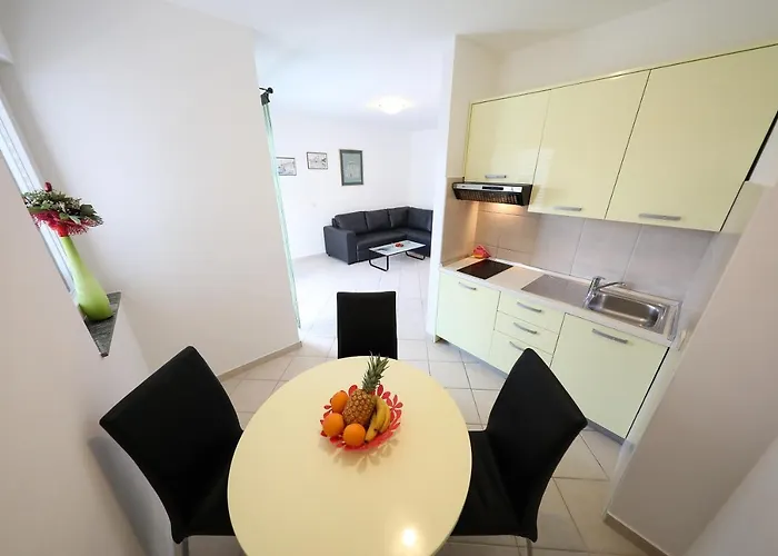 Villa Pino With Pool, Sauna & Jacuzzi Apartman *