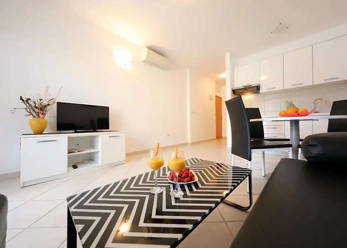 Apartman Villa Pino With Pool, Sauna & Jacuzzi Petrcane